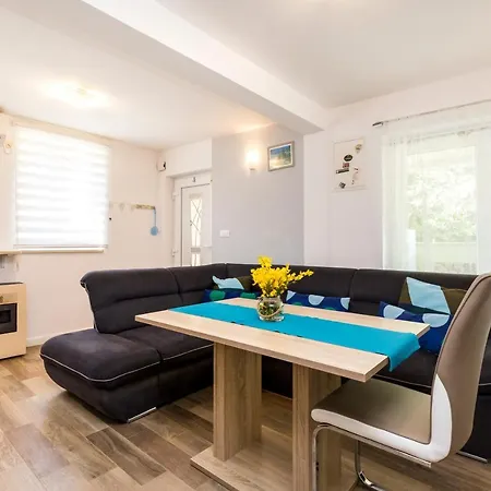 Maestral شقة نيغيزيني