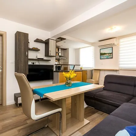 Apartment Maestral Nerezine