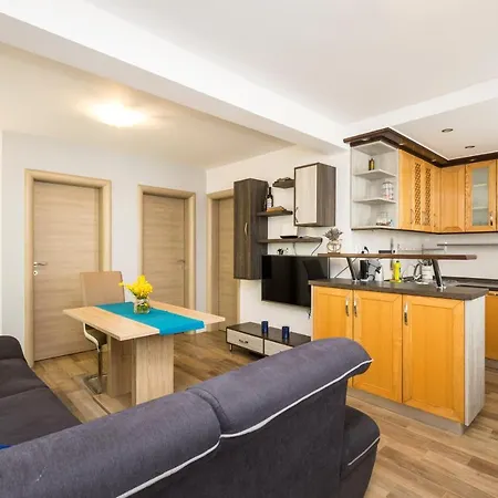 Apartment Maestral *